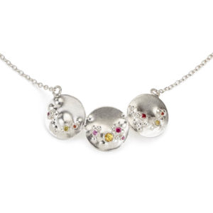 Decorio Triple Straight Necklace Close Up