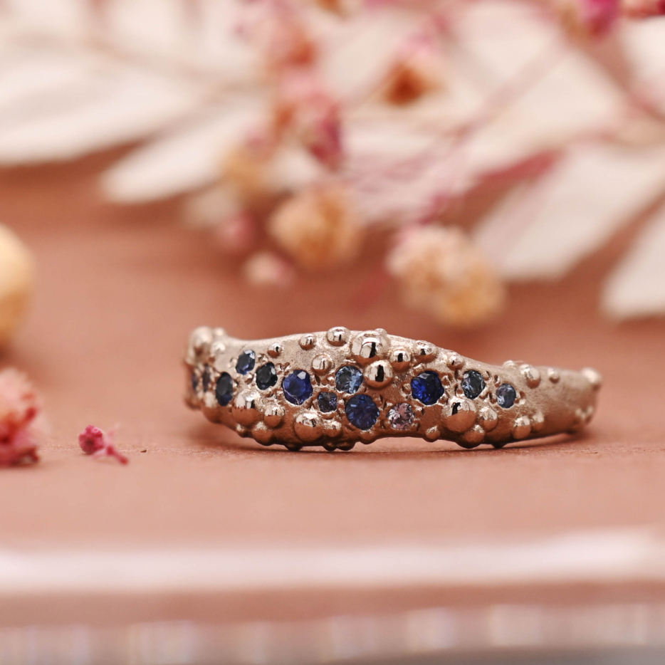 Orno Wide Ring with Blue Sapphires - Image 4
